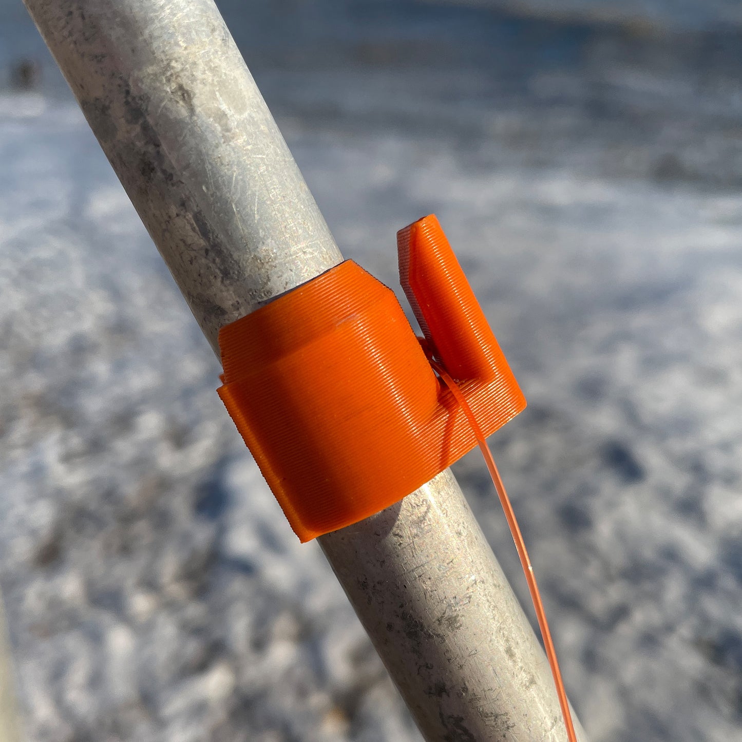 IAN GOLDS TRIPOD, IAN GOLDS IGLOO, RIG CLIPS, RIG CLIP, ORANGE, FRONT,
AKIOS SEALEGS